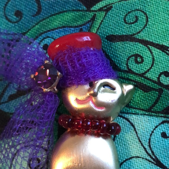 TC Jewelry Red Hat Cat Gold Tone Brooch - Picture 2 of 3